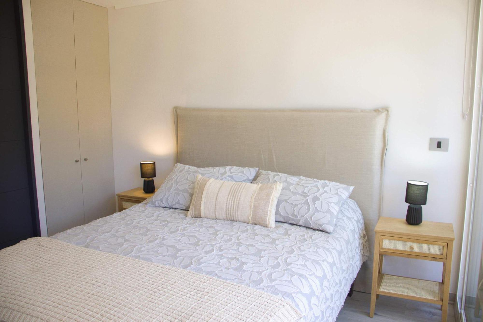 Hom 2d2b 3pax Cerca Del Metro Santa Lucia Sr409 * Santiago