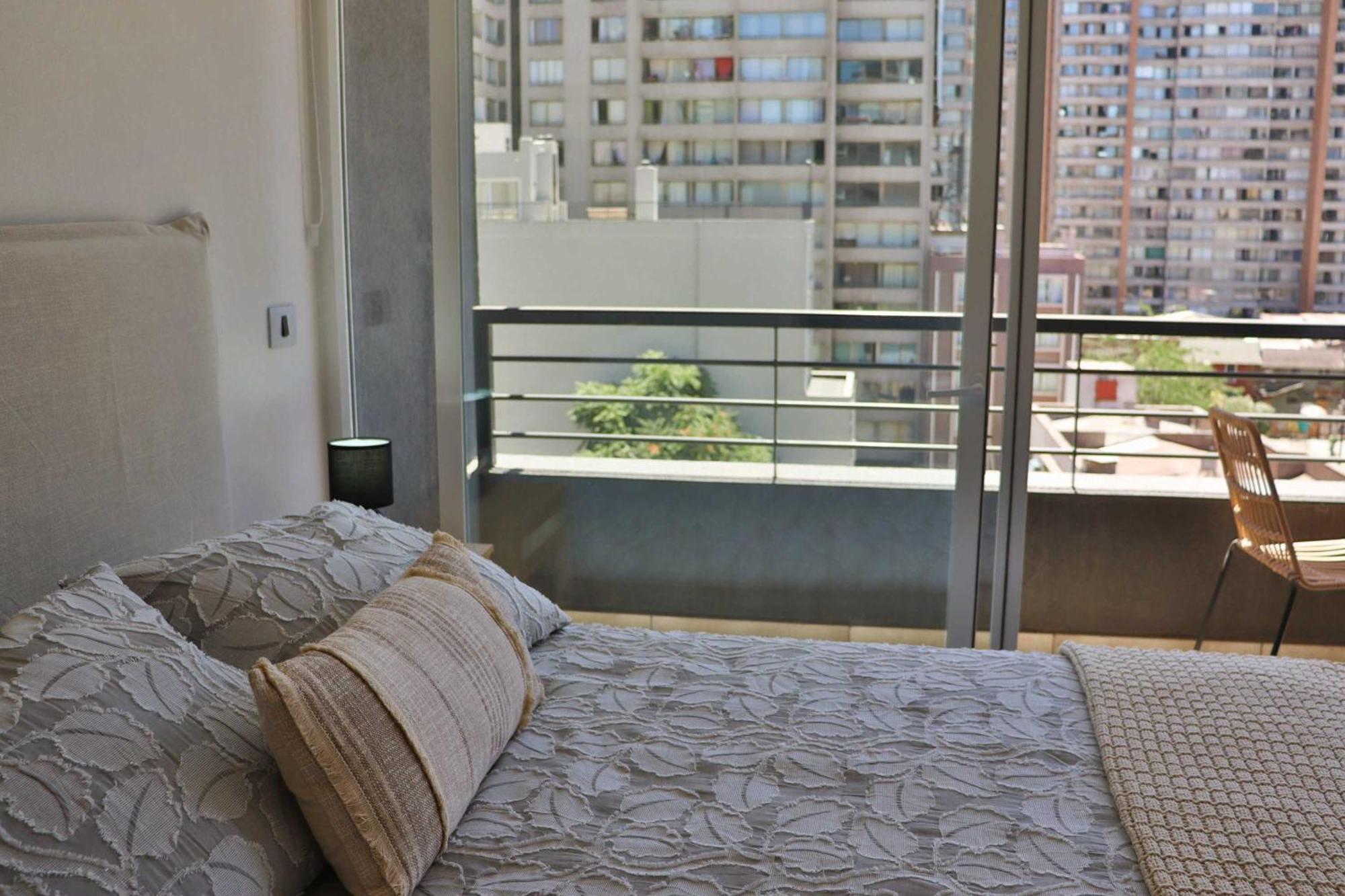 Hom 2d2b 3pax Cerca Del Metro Santa Lucia Sr409 * Santiago